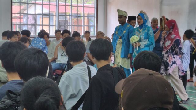 プライ村で模擬結婚式とシンガポールで夕食(海外方面)