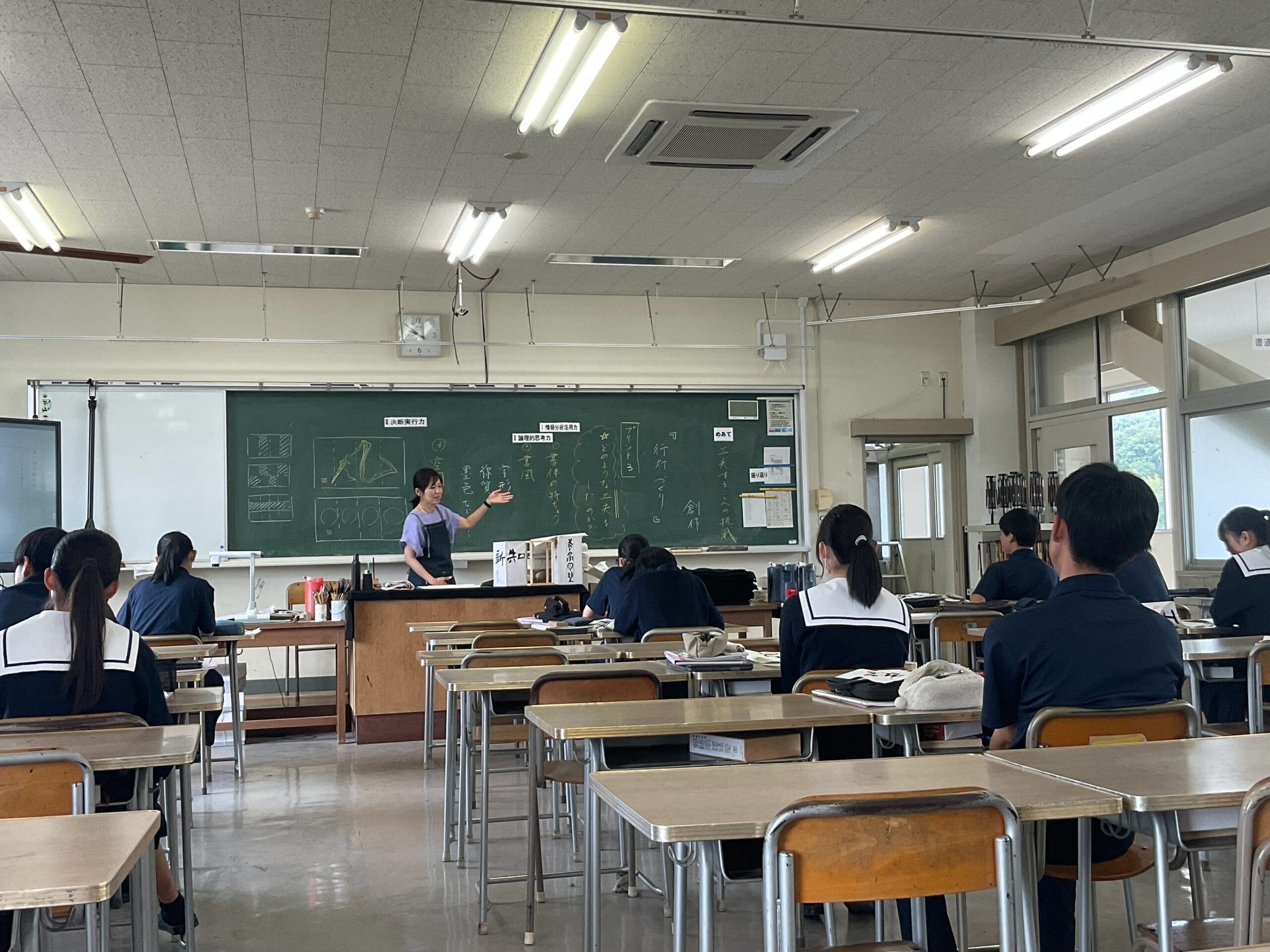 第8回探究チャレンジ（2年生 書道Ⅱ 行灯づくり） | 岡山県立岡山一宮
