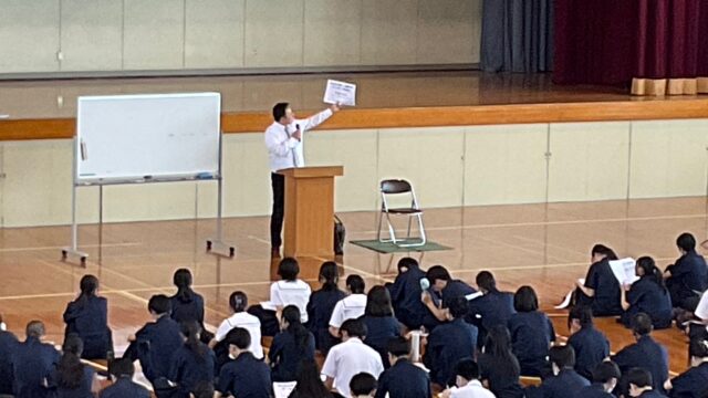 1年生対象の進路講演会を開催しました